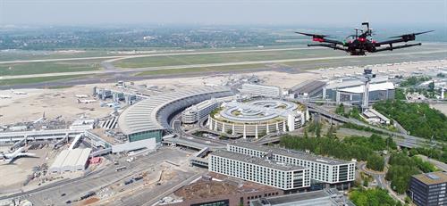 UMT-Mess-Drohne beim Flughafen Düsseldorf.