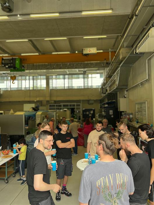 Gruppenbild_Maschinenhalle