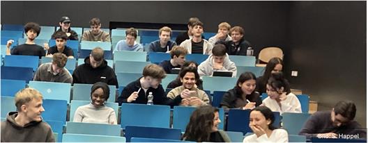Studierende Lehrsituation im Mathebrückenkurs_Foto