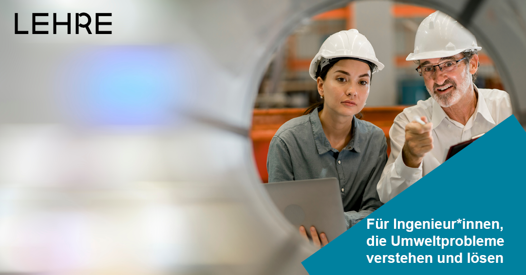 Lehrbild zur Luftreinhaltung mit zwei Personen in Schutzhelmen, die gemeinsam an einem Laptop arbeiten; im Vordergrund unscharfer industrieller Kontext und der Hinweis „Für Ingenieur*innen, die Umweltprobleme verstehen und lösen“.